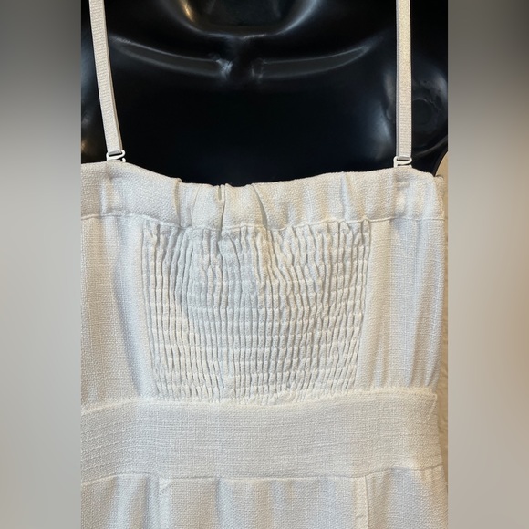 XOXO White with Green/Gold Pocket Embellishments‎ - Picture 3 of 11